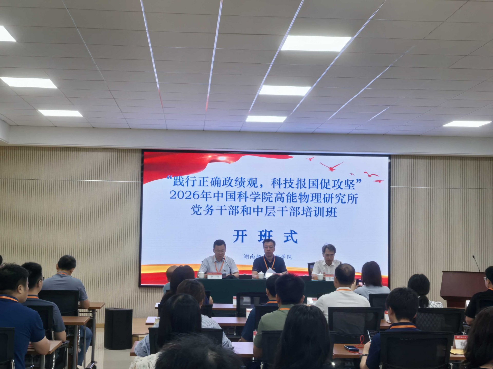 若需了解「一起聊app官网正规渠道」