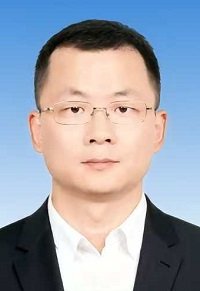 李伟